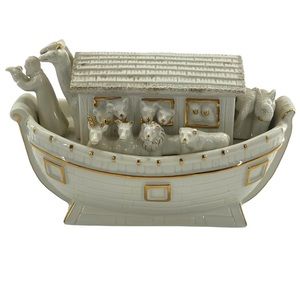 Mikasa Fine Porcelian "Noah's Ark" FKOO1-311 Figurine with Gold Accent in EUC 5"